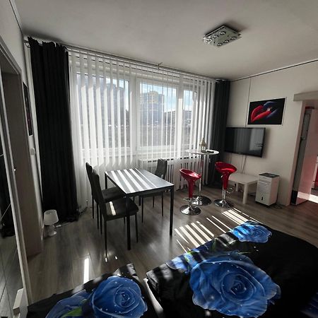 Monfas Apartment Barrandov Прага Экстерьер фото